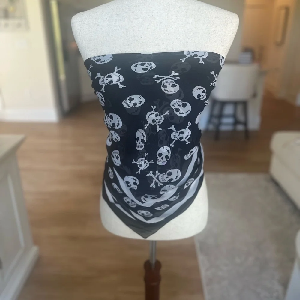 Black and White Skull Print Scarf